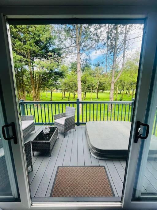 Willa Hideaway Retreat With Hot Tub York Zewnętrze zdjęcie